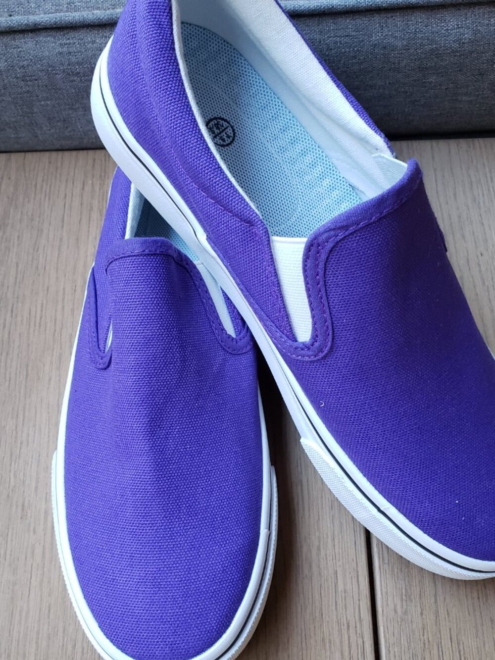 BNWoT vibrant purplicious slip-on skate style sneaker (7.5) KICKS